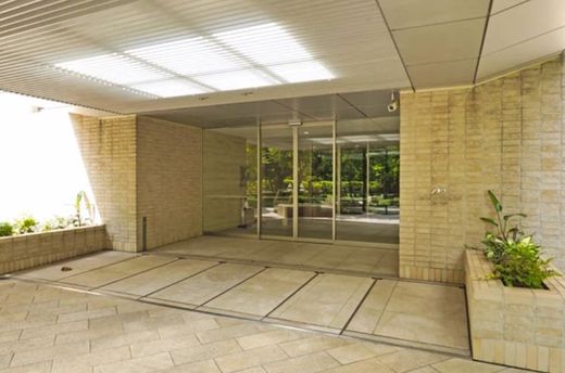 M.M.TOWERS the West (エムエムタワーズ・ザ・ウエスト)