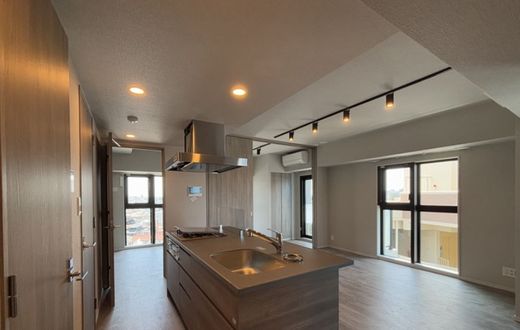 LUMIEC SANGENJAYA (ルミーク三軒茶屋)