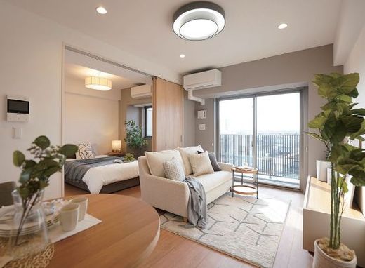 ロイジェント西新井