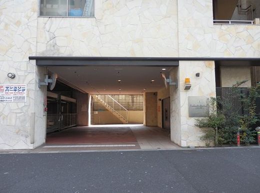 グランカーサ新宿御苑