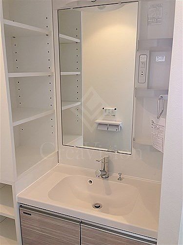 AMPHION (アンフィオン)