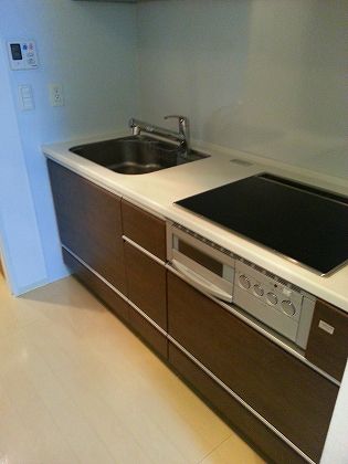 コスモリード新宿余丁町