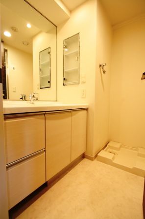 コスモリード新宿余丁町