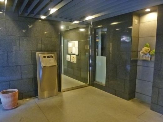 コスモリード新宿余丁町