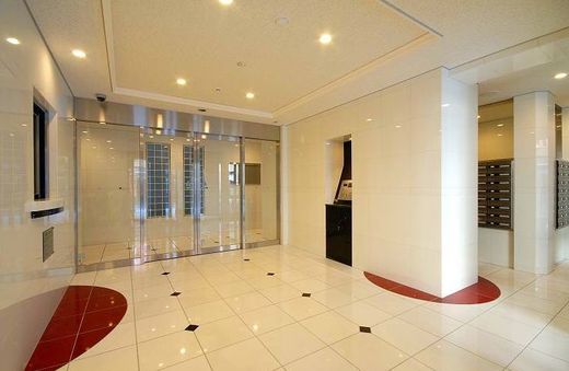 ガーラ・ステーション新宿御苑前