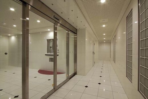 ガーラ・ステーション新宿御苑前